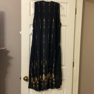 BNWT Elegant Joy M